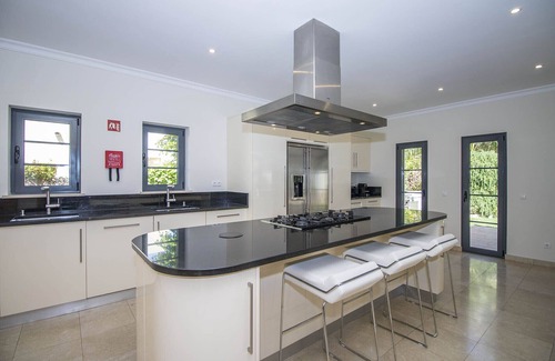 Ferrarias Villa | Villa Esmeralda | 5 Bedrooms | Classy | Almancil