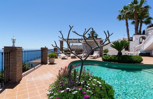 Salobrena Villa | Villa Esmeralda with private heated pool, sauna and great view