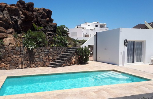 Conil Villa | Villa Essence - with A/C, heated private pool, hottub, gardens & stunning views!