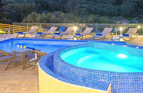 Episkopi Villa | Villa Etesians with Heated Pool and Jacuzzi