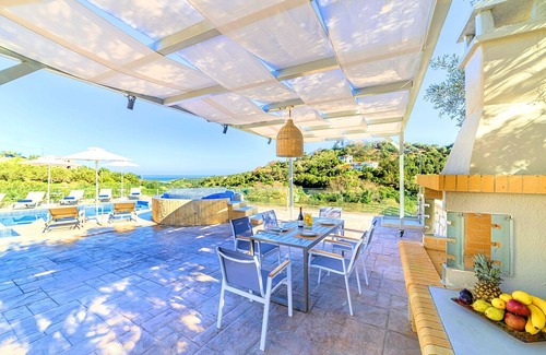 Episkopi Villa | Villa Etesians with Heated Pool and Jacuzzi