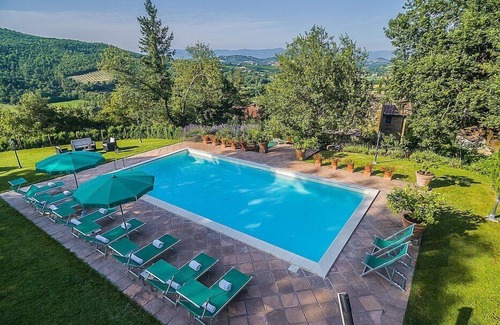 Ripoli Villa | Villa Etra: An elegant and welcoming two-story villa in the characteristic style of the Tuscan countryside, with Free WI-FI.