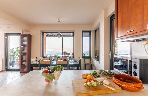 Linoperamata Villa | Villa Evakri with Private Swimming Pool & BBQ