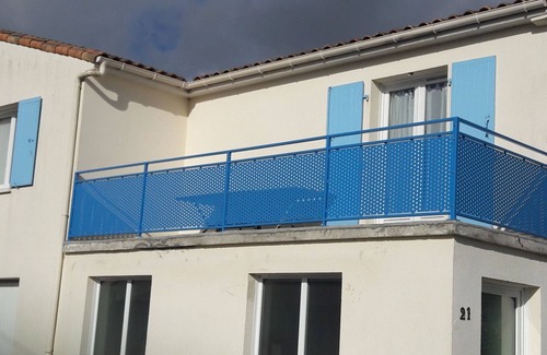Saint-Palais-sur-Mer Villa | VILLA F4 (100m2) balcony, beach 300m, swimming pool, WIFI billiards table soccer
