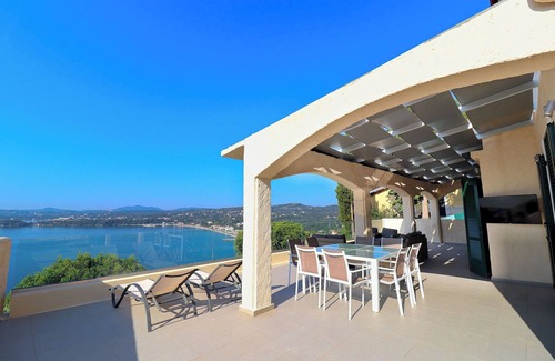 Pirgi Villa | Villa Faiax - stunning pool views Ipsos bay