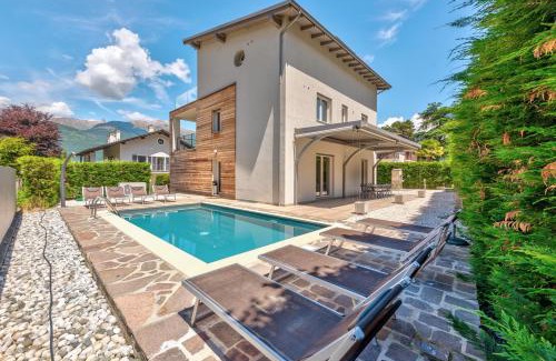 Colico Piano House | Villa Family with pool and amazing panoramic penthouse