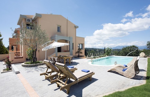 Corfu Villa | Villa Felicia is the ultimate booking option for couples, families and friends