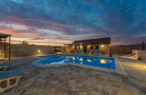 Benkovac Villa | Villa Fenix ZadarVillas
