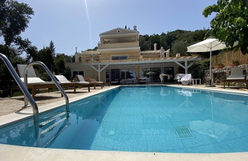Gazatika Villa | Villa Fioraki, 5 bdrooms, 356 sqm with private pool and complete privacy