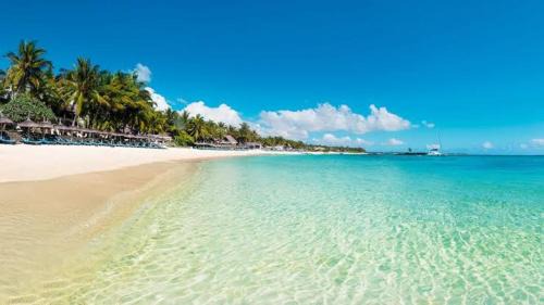 Belle Mare Villa | Villa Fitz: Sunlit Beach Getaway w/Pool + WIFI