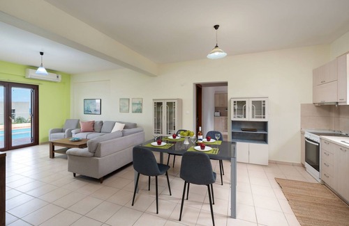 Pyrgos Psilonerou Villa | Villa Flora - Villa close to the seaside with private pool in Crete