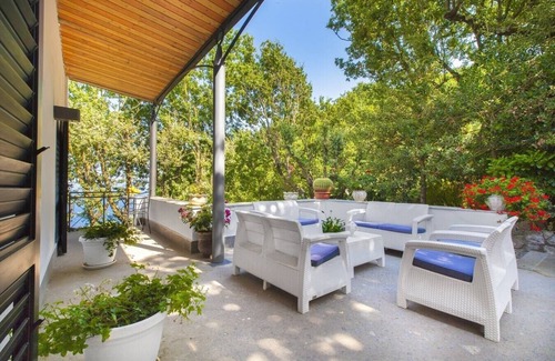 Colli di Fontanelle Villa | Villa Fontanella - Modern villa with pool and Jacuzzi