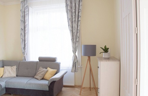 Balatonfured Apartment | Villa Fontana-Charming 2-bedroom apartment with AC & WiFi in Balatonfüred