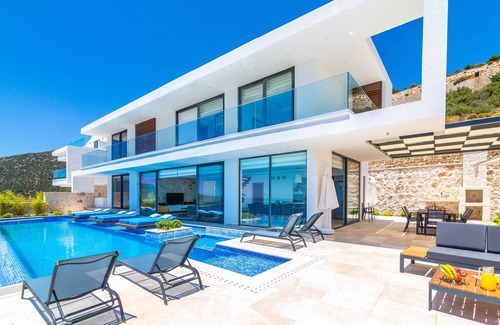Kalkan Villa | Villa for 10 with stunning views & infinity pool