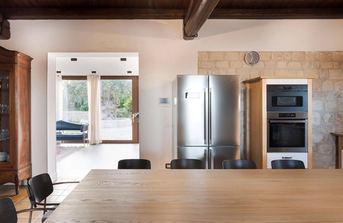 Rosolini Villa | Villa for 12 with Pool, A/C, Garden