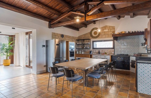 Rosolini Villa | Villa for 12 with Pool, A/C, Garden