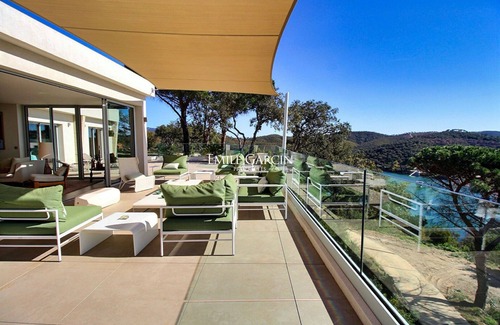 Bormes-Les-Mimosas Villa | Villa for rent in the heart of nature 3 km from the sea in Bormes-les-Mimosas
