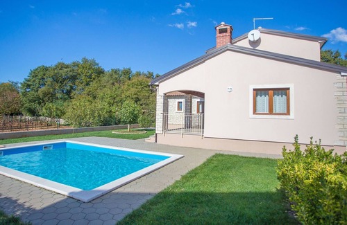 Mofardini Cabin | Villa for up to 6 persons with pool, surrounded by nature
