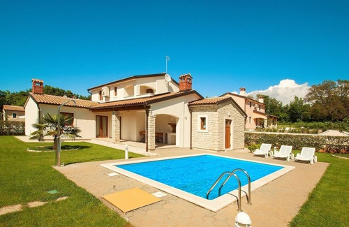 Mofardini Cabin | Villa for up to 6 persons with pool, surrounded by nature