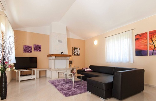 Mofardini Cabin | Villa for up to 6 persons with pool, surrounded by nature
