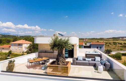 Ljubac Villa | Villa Four Seasons Seaside B with heated pool and jacuzzi, Zadar