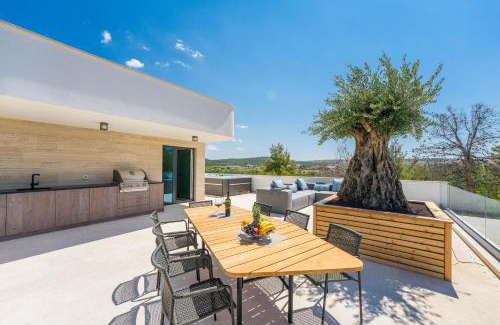 Ljubac Villa | Villa Four Seasons Seaside B with heated pool and jacuzzi, Zadar