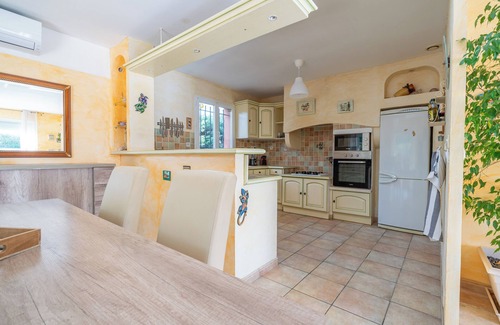 Saint-Mitre-les-Remparts Villa | Villa - Swimming pool - Air conditioning - Close to beaches - Pizza oven - Barbecue
