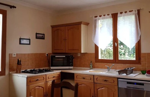 Saint-Pierre-de-Juillers House | Villa Avec Jardin Privé et Accès au Jardin de Jeux Communautaire et Piscine