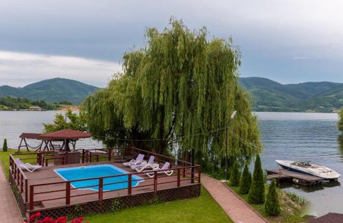 Eselnita Villa | Villa Frans și Căbănuțe