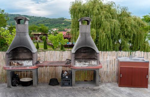 Eselnita Villa | Villa Frans și Căbănuțe