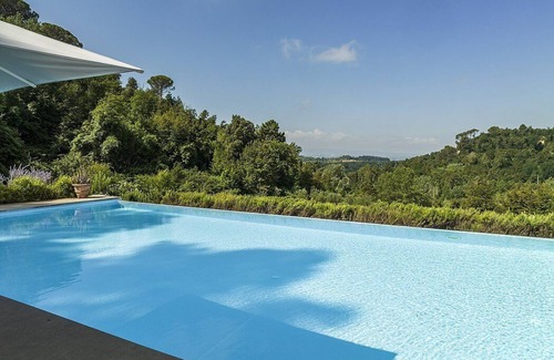 Palaia Villa | Villa Frediana: A characteristic and welcoming two-story villa situated in the heart of the Tuscan countryside, with Free WI-FI.