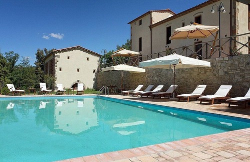 Palaia Villa | Villa Frediana: A characteristic and welcoming two-story villa situated in the heart of the Tuscan countryside, with Free WI-FI.