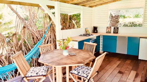 Le Diamant Ski Chalet | Villa Gaïa - Bungalow Ti-Zen et son jacuzzi niché dans un jardin tropical, séjour en amoureux