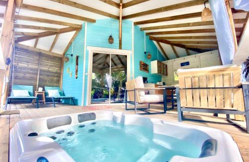 Le Diamant Ski Chalet | Villa Gaïa - Bungalow Ti-Spa et son jacuzzi privé dans un jardin tropical, séjour en amoureux ou en famille