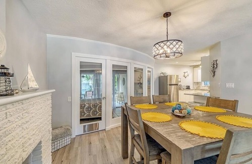 Laurel Park Villa | Villa & Garden in Downtown Sarasota ~ Walkable to downtown, 5 Minutes to Beaches