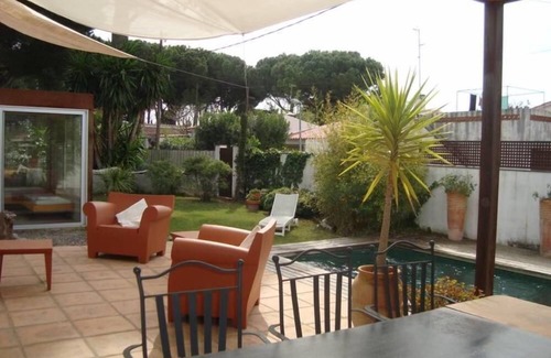 L'Escala Villa | Villa Gemini: 4 bedrooms, 2 bathrooms, garden, swimming pool, pets allowed