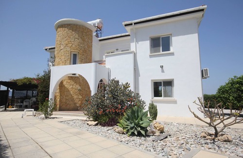 Karsiyaka Villa | Villa Georgina Location Location Location Location Right on the sea