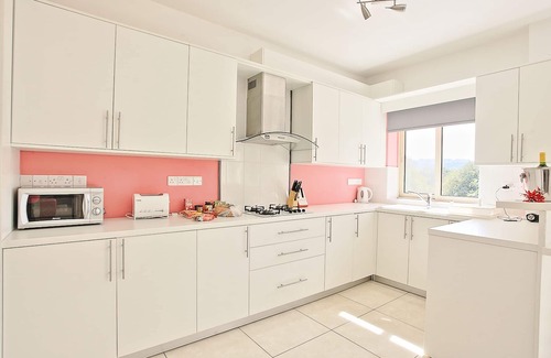 Goudi Villa | Villa Georgios Rafaela: Secluded, pool, Wifi, A/C, sleeps 10