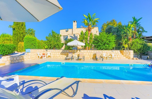 Goudi Villa | Villa Georgios Rafaela: Secluded, pool, Wifi, A/C, sleeps 10