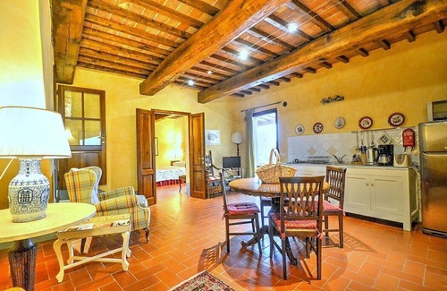 Certaldo House | Villa Gilia C: A characteristic and welcoming two-story apartment that is part of a villa surrounded by the greenery, with Free WI-FI.