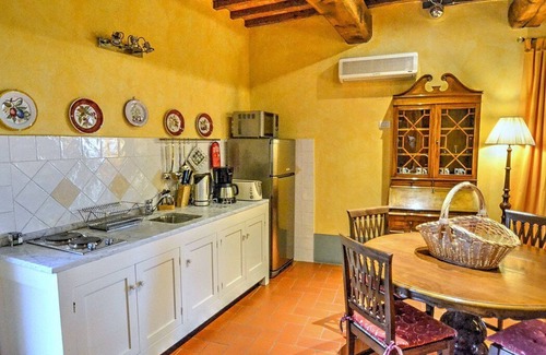 Certaldo House | Villa Gilia C: A characteristic and welcoming two-story apartment that is part of a villa surrounded by the greenery, with Free WI-FI.