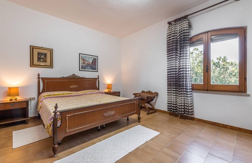 Maladroscia Villa | Villa Gina a due passi dal mare with Mountain Views, Garden & A/C