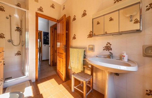 Maladroscia Villa | Villa Gina a due passi dal mare with Mountain Views, Garden & A/C