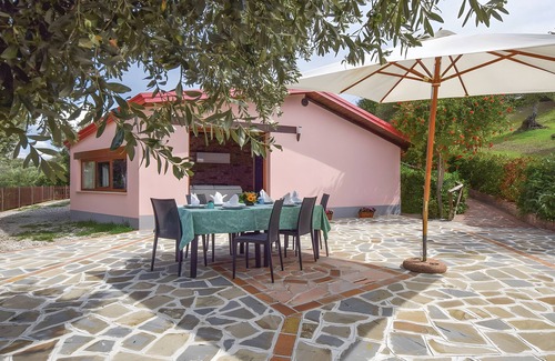 Stella Cilento Villa | Villa 'Ginestra Con Jacuzzi' with Mountain View, Wi-Fi and Air Conditioning