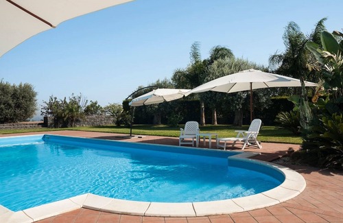 Santa Venerina House | Villa Ginevra depandance swimming pool and wifi and free parking