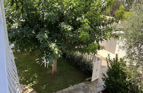 Savelletri Apartment | Villa Giorgia, with large garden 50 meters from the beautiful sea of Savelletri.