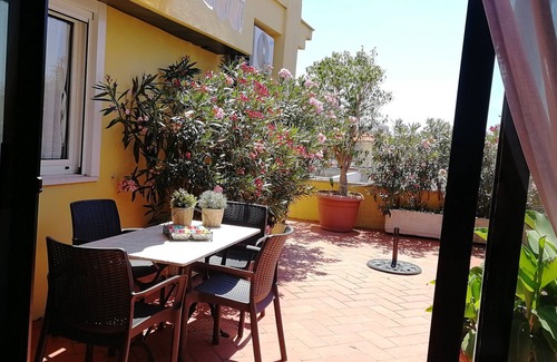 Formia Apartment | Villa Giulia: Attico con Terrazzo in Villa Signorile a due Passi dal Mare.,