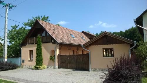 Verpelet Apartment | Villa Giulia Vendégház
