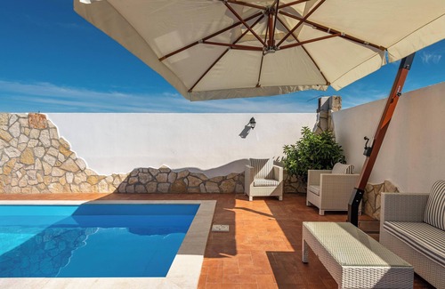 Quartu Sant'Elena Apartment | Villa "Gle Apt 1“ with Pool, Wi-Fi, A/C, Terrace & Garden
