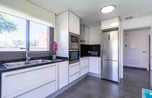 Tarragona Villa | Villa 'Golf and Pool Oasis' with Private Pool, Wi-Fi and Air Conditioning